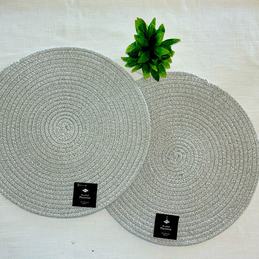 NWT Placemats Round (2)
